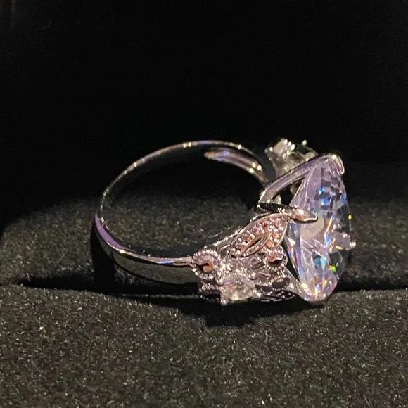 Elegant Silver Crystal Ring - Picture 2 of 5